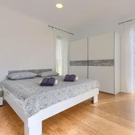 וילה Julia By Interhome Barban