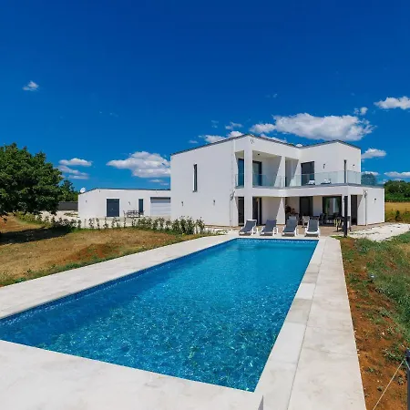 Villa Julia By Interhome