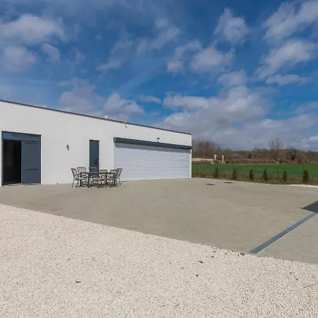 Villa Julia By Interhome